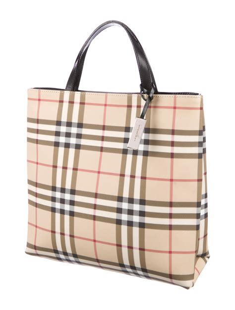 borsa burberry tote nova check prezzo|Burberry nova check sunglass case.